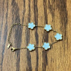 Clover White Bracelet